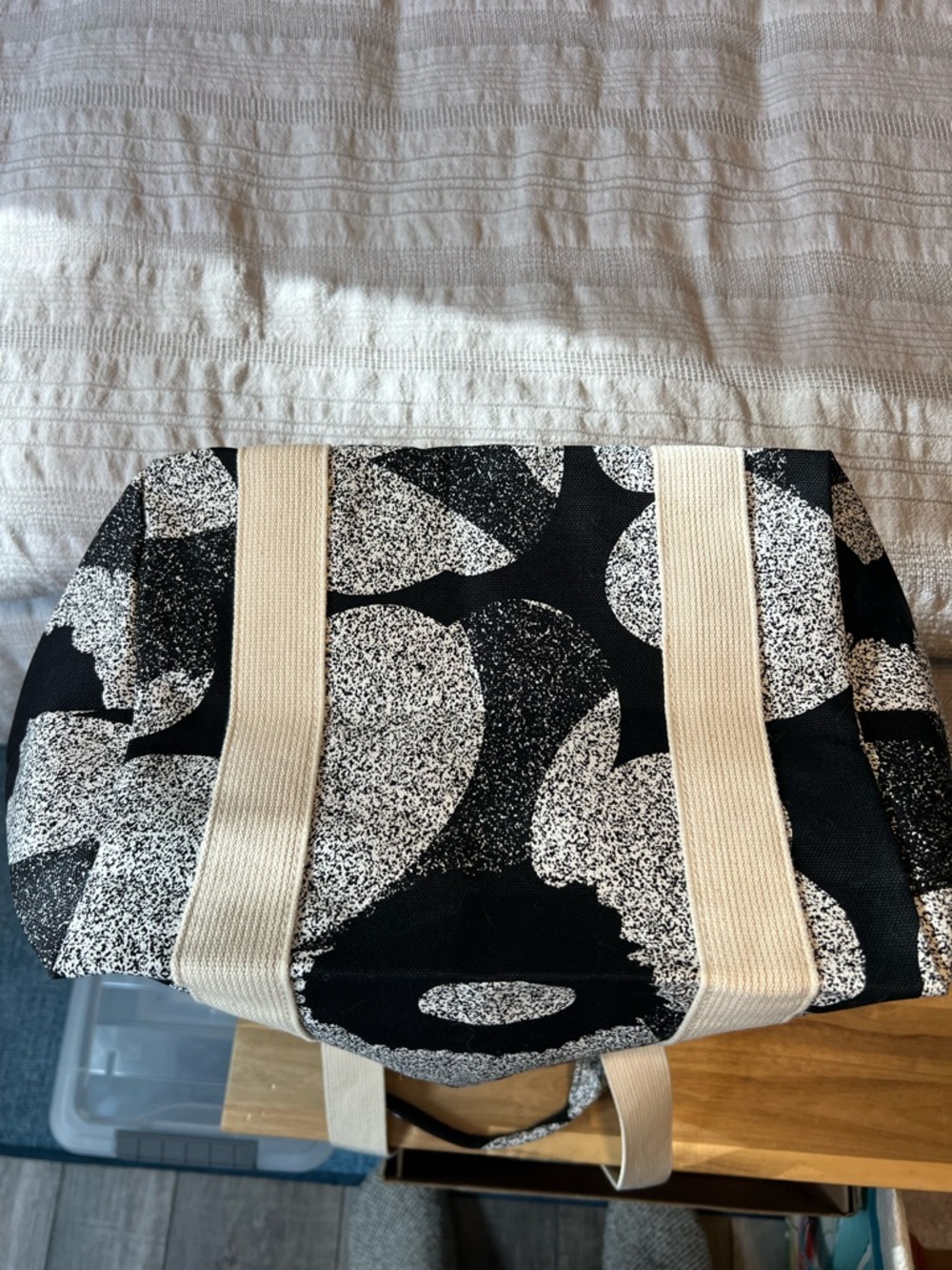 Marimekko: Mono City Heavyweight Canvas Tote Unikko - black/ off-white - Picture 7 of 8